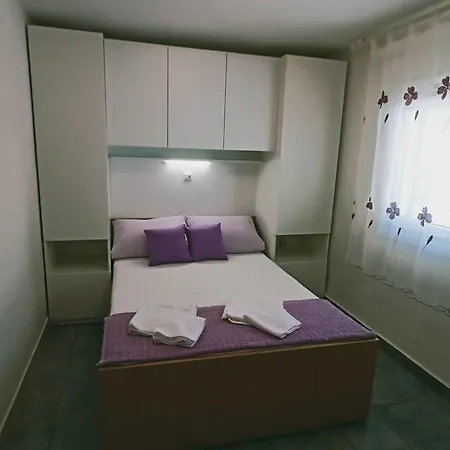 Apartman By The Sea Vinjerac, Zadar - 13985 Posedarje